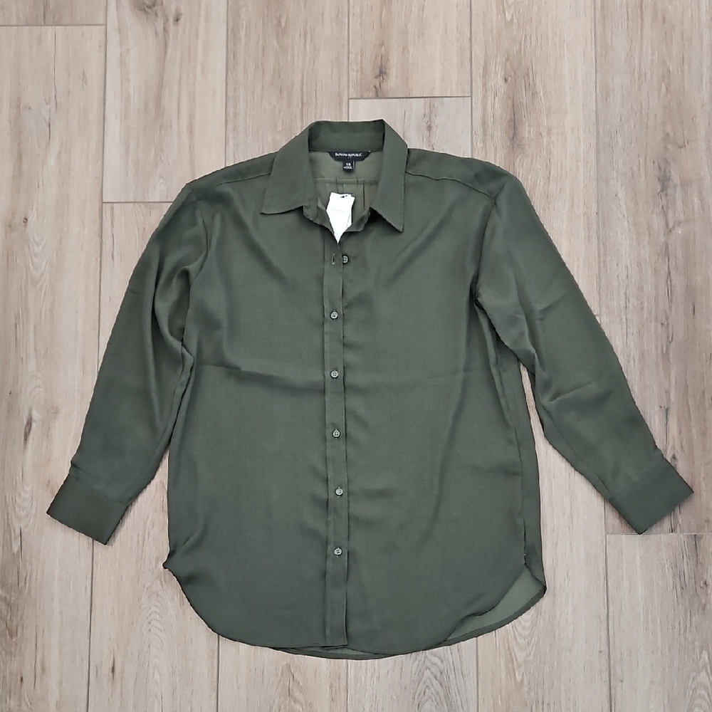 Banana Republic Women's Over Sized Olive Green Shirt Size Xsmall.
